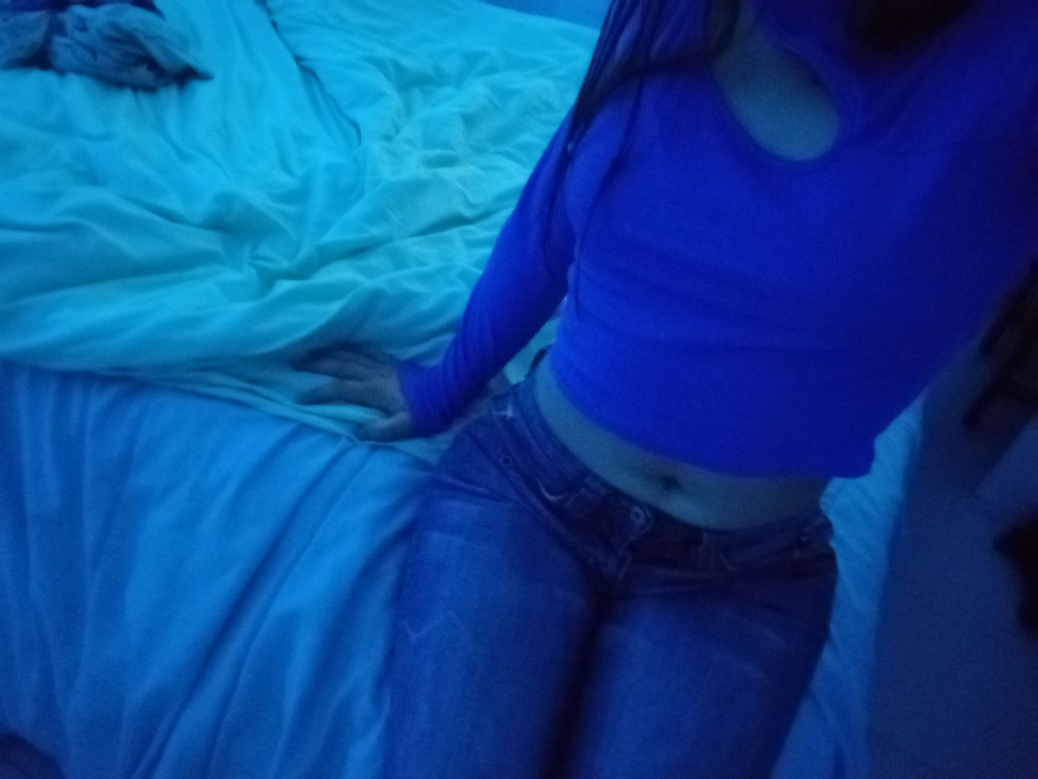 She used to be my bitch but she cheated on me so she gets shared #nRBUd1vT