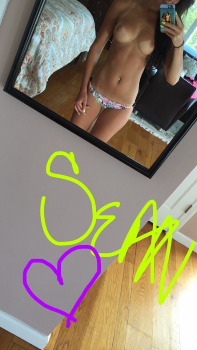 Courtney Webslut #gQ2MhWW6