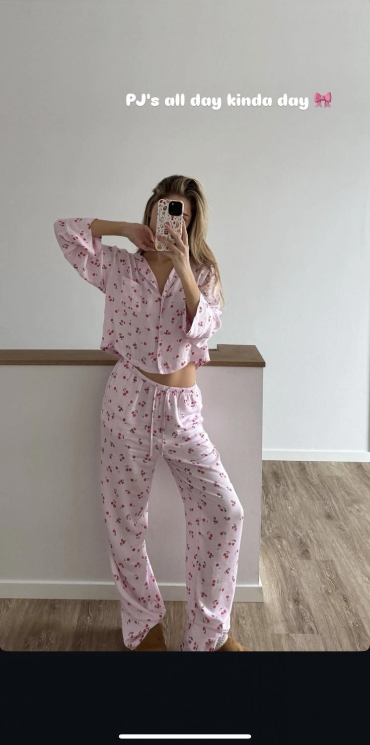 Sexy tight blonde loves to suck cock #OWLqkQ4d