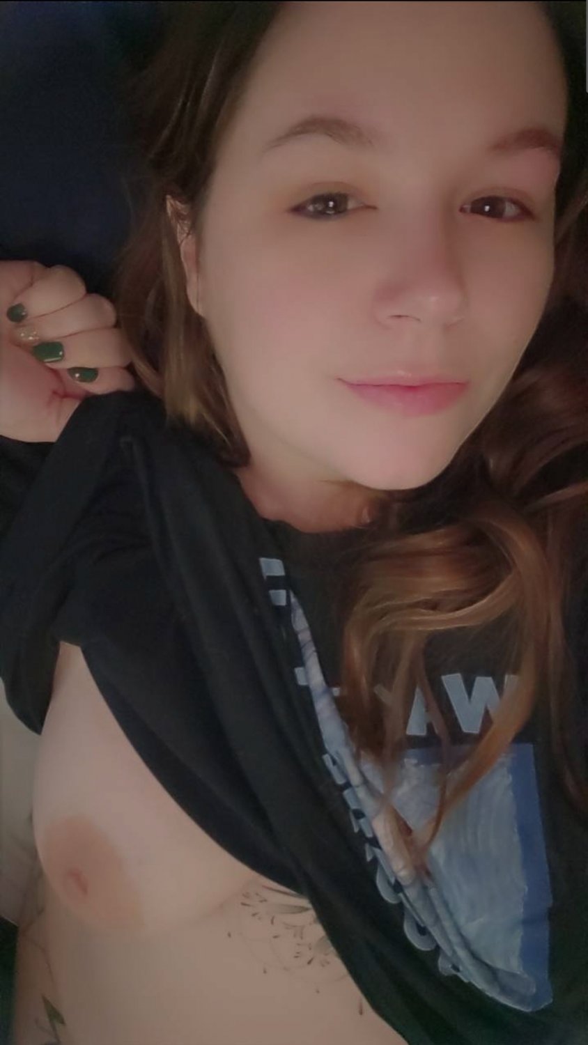 Thick slut Lilly #I1c3SH0M