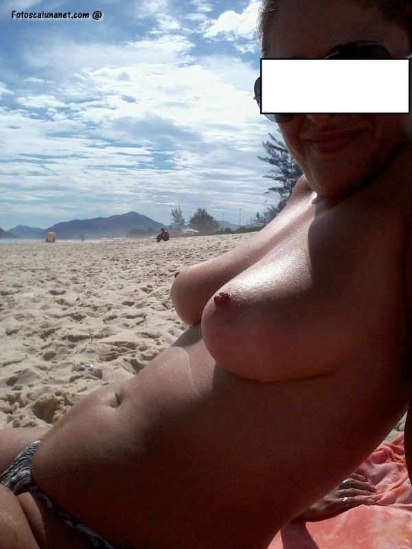 Esposa-exibindo-seus-peitos-grandes #7DslG9Uk