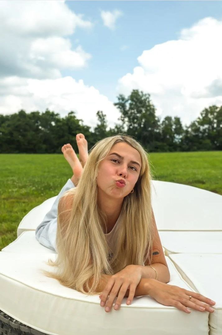 Hawk Tuah Feet (the only good thing about her) #J9Oqrb4X